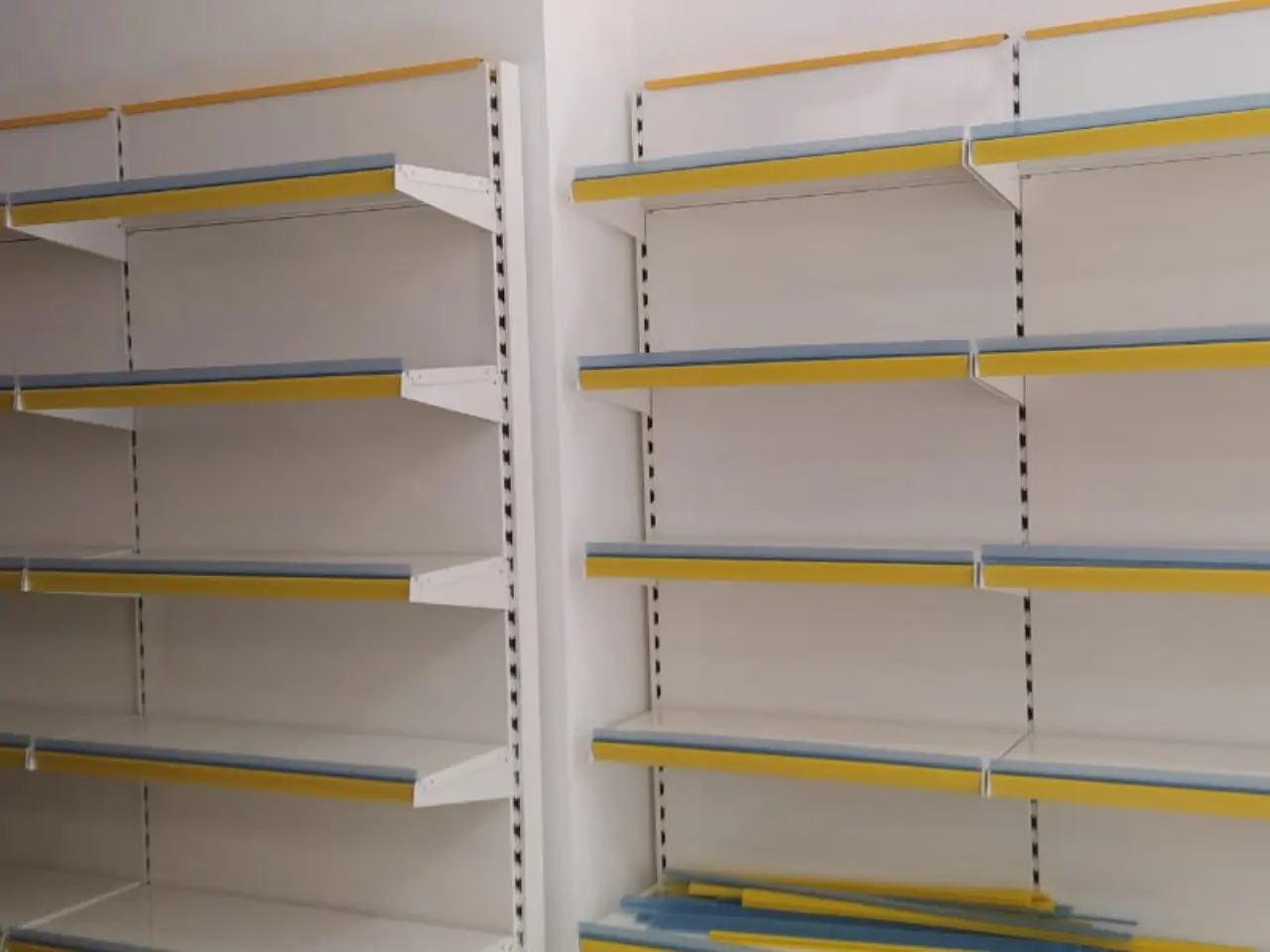 469907117_grocery racks installation kanpur1.webp